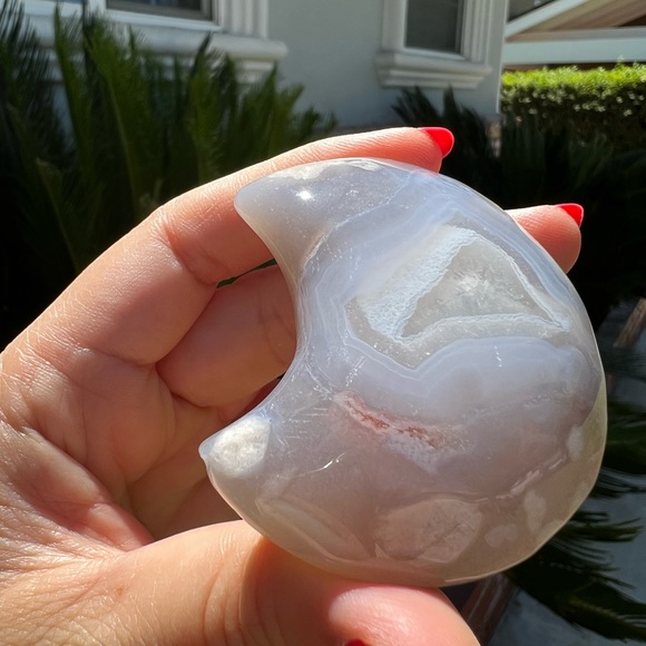 Quartzy Flower Agate Moon Carving - Picture 4 of 8